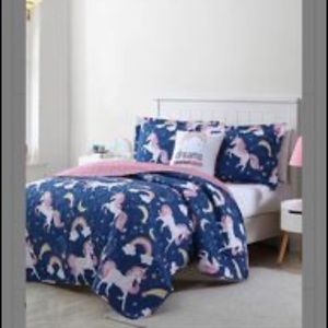 Girls unicorn full size bedding set.